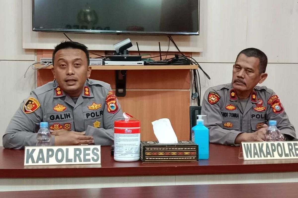Kapolres Luwu Utara, Akbp Galih Indragiri saat dikonfirmasi awak media di Mapolres Luwu Utara, Sabtu (17/9/2022)