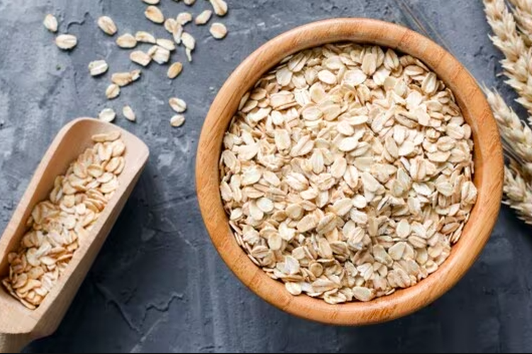 Oat, bahan pembuatan oatmeal, termasuk bahan makanan tanpa gluten. Namun, tak jarang proses produksi makanan ini bersentuhan atau terkontaminasi dengan produk kaya gluten.