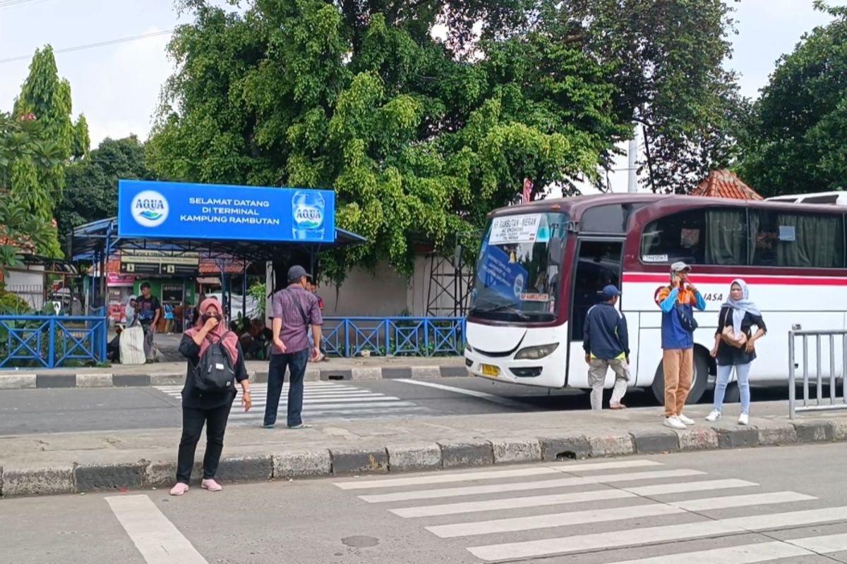 Lokasi pengemudi taksi offline terlibat cekcok dengan pria penyandang tuna daksa di Terminal Kampung Rambutan, Ciracas, Jakarta Timur, Senin (22/4/2024).