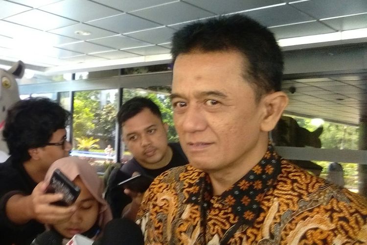 Mantan Komisioner KPK, Chandra Hamzah menghadiri undangan pertemuan oleh Menteri BUMN, Erick Thohir di Kementerian BUMN, Jakarta, Senin (18/11/2019).
