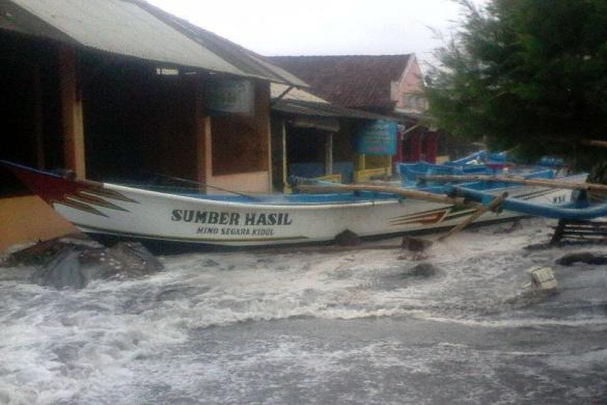 ILUSTRASI: Banjir rob dan gelombang pasang