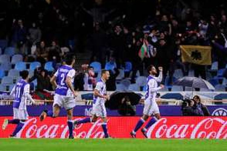 Willian Jose merayakan gol kedua Real Sociedad ke gawang Atletico Madrid pada pertandingan La Liga di Anoeta, Sabtu (5/11/2016). 