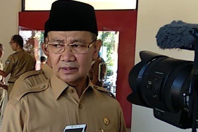 Bupati Majalengka, Karna Sobahi, ditemui setelah apel di lingkungan Pemerintah Kabupaten Majalengka, Senin (10/6/2019). 