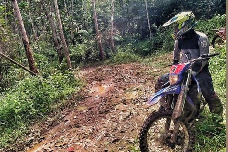 Off road di lahan perkebunan kelapa sawit