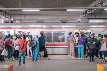 Kita Bekerja untuk Membeli Waktu di Jakarta