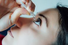 Cara Menyimpan Obat Tetes Mata agar Efektivitasnya Tidak Berkurang