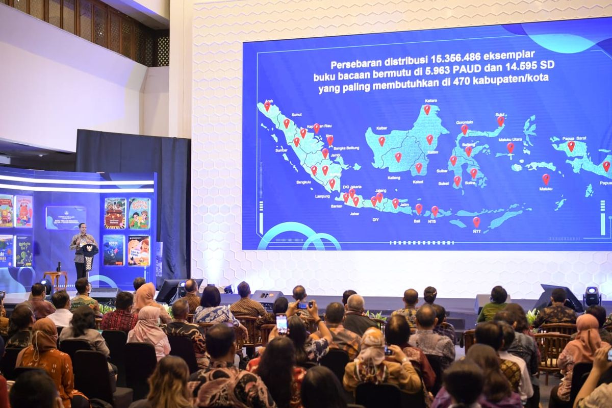 Menteri Pendidikan, Kebudayaan Riset, dan Teknologi (Mendikbudristek) Nadiem Anwar Makarim dalam acara peluncuran kebijakan Merdeka Belajar episode ke-23 ?Buku Bacaan Bermutu untuk Literasi Indonesia? di Jakarta, Senin (27/2/2023).
