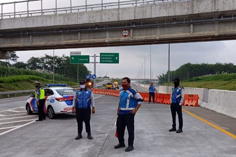 Pengecekan pemudik di Tol Pandaan-Malang