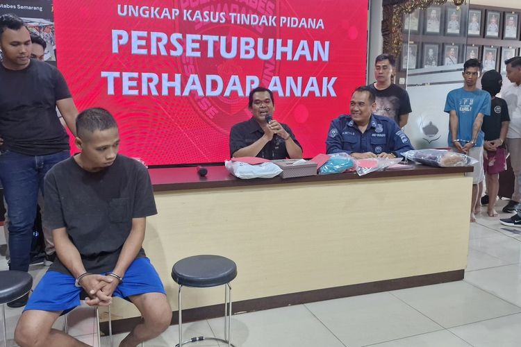 Pelaku kekerasan seksual dihadirkan dalam jumpa pers di Polrestabes Semarang, Kamis (26/4/2024).