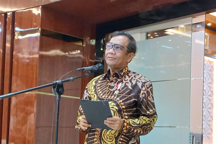 Menteri Koordinator Bidang Politik, Hukum, dan Keamanan (Menko Polhukam) Mahfud MD di Kantor Kemenko Polhukam, Rabu (11/1/2023).