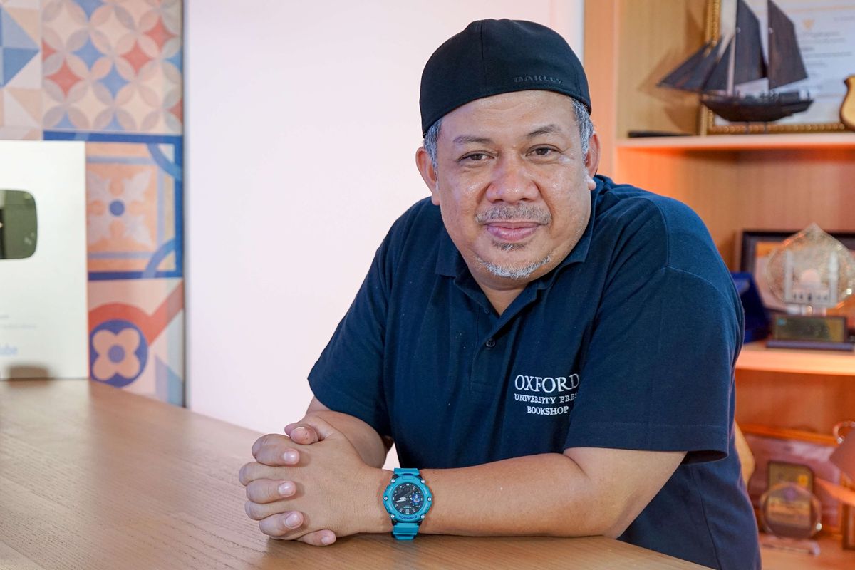 Wakil Ketua Umum Partai Gelora Fahri Hamzah berpose seusai menjadi narasumber di Kompas.com, Jakarta, Selasa (14/2/2023).