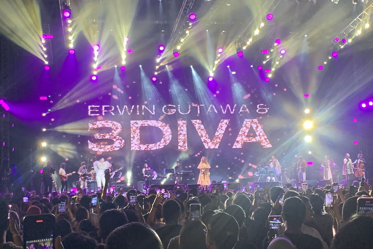 3 Diva dan Erwin Gutawa yang memeriahkan hari pertama Synchronize Fest 2022 yang digelar di Gambir Expo Kemayoran, Jakarta Pusat, Jumat (7/10/2022). 