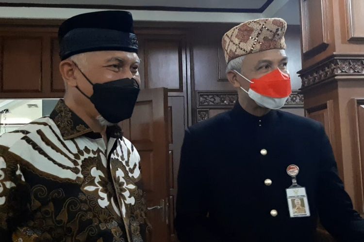 Gubernur Jawa Tengah Ganjar Pranowo usai pertemuan dengan Gubernur Sumbar Mahyeldi di Gradhika Bhakti Praja, Kamis (27/1/2022)