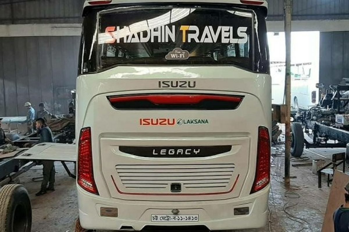 Bus tiruan dari Bangladesh