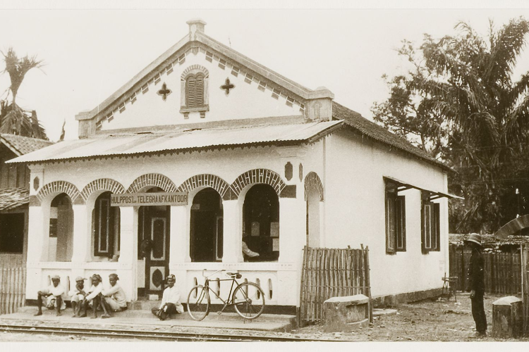 Foto Kantor Pos, Telegraf, dan Telepon Pembantu di Rambipuji, Jember tahun 1930