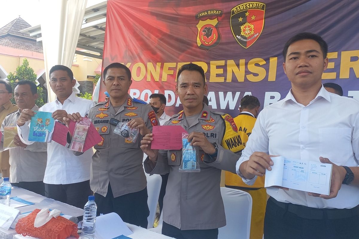 Polisi tangkap 2 pelaku tambang ilegal di Sumedang berikut barang buktinya, Senin (4/9/2023). AAM AMINULLAH/KOMPAS.com