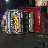 7 Ton Tebu Berserakan di Jalan Usai Truk Pengangkut Terguling di Madiun