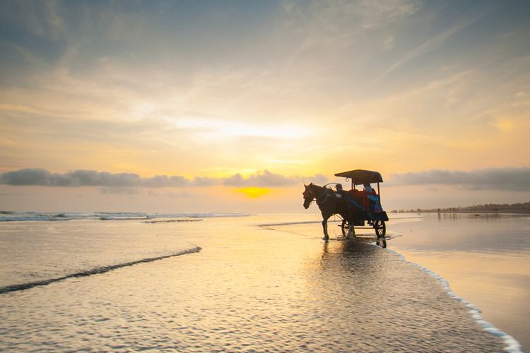 Pantai Parangtritis, salah satu pantai terkenal di Yogyakarta.