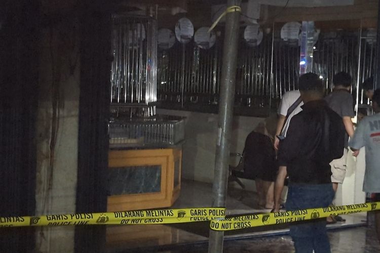 Kebakaran Toko Kue Nyaris Hanguskan Deretan Toko Emas di Pasar Ciputat Tangsel