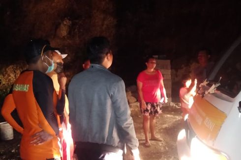 4 Wisatawan Terjebak Ombak Pasang di Pantai Gunung Payung Bali 