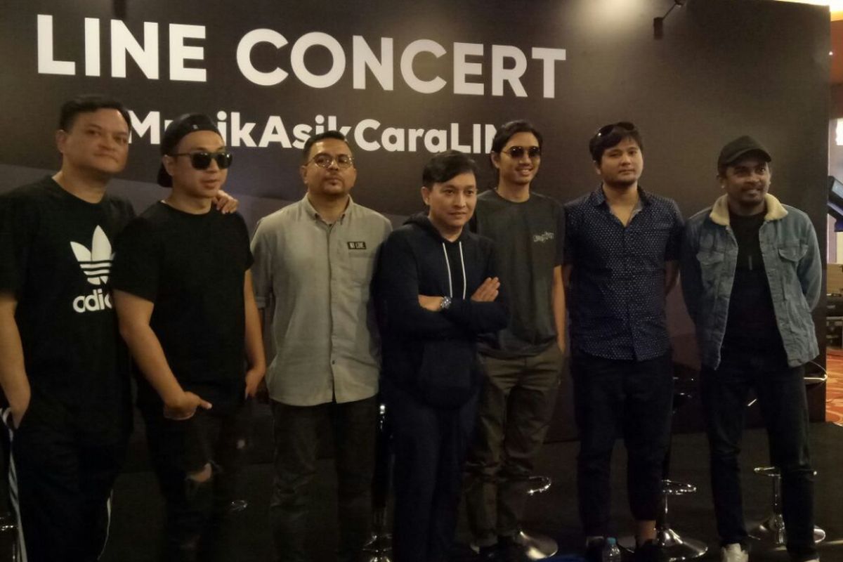 Kahitna, Sheila On 7 dan Glenn Fredly saat jumpa pers Line Concert Medan di Medan International Convention Center, Medan Sunggal, Sumatera Utara, Sabtu (27/1/2018).