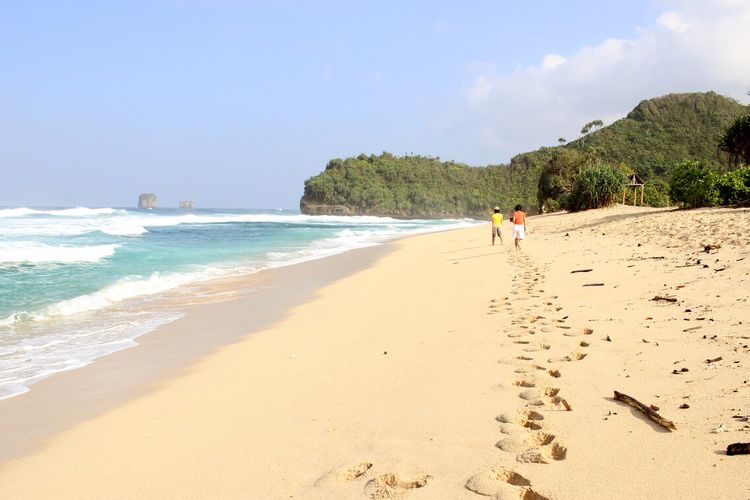 Pantai Goa Cina di Kabupaten Malang, Jawa Timur.