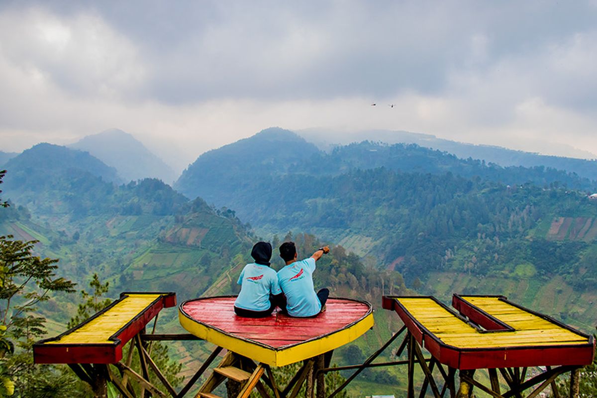 WISATA KARANGANYAR - Spot foto romantis di Bukit Hope Karanganyar.