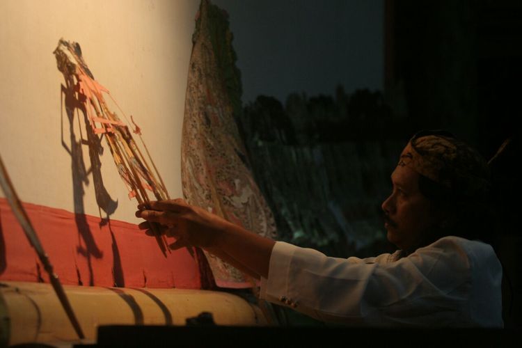 Kisah Kosala Berjuang Hidupkan Kembali Wayang Kulit Madura yang Sempat Punah