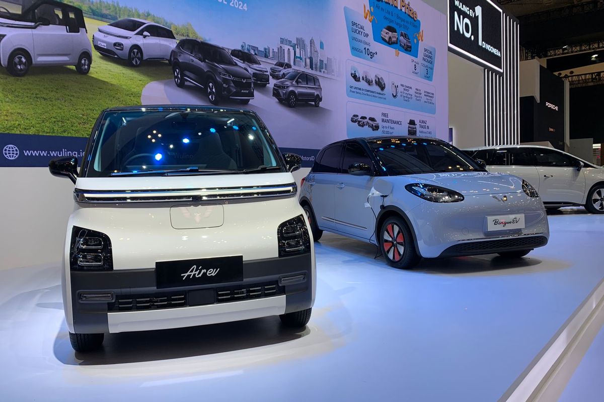 Mobil listrik Wuling Air EV dan Binguo EV di GIIAS 2024