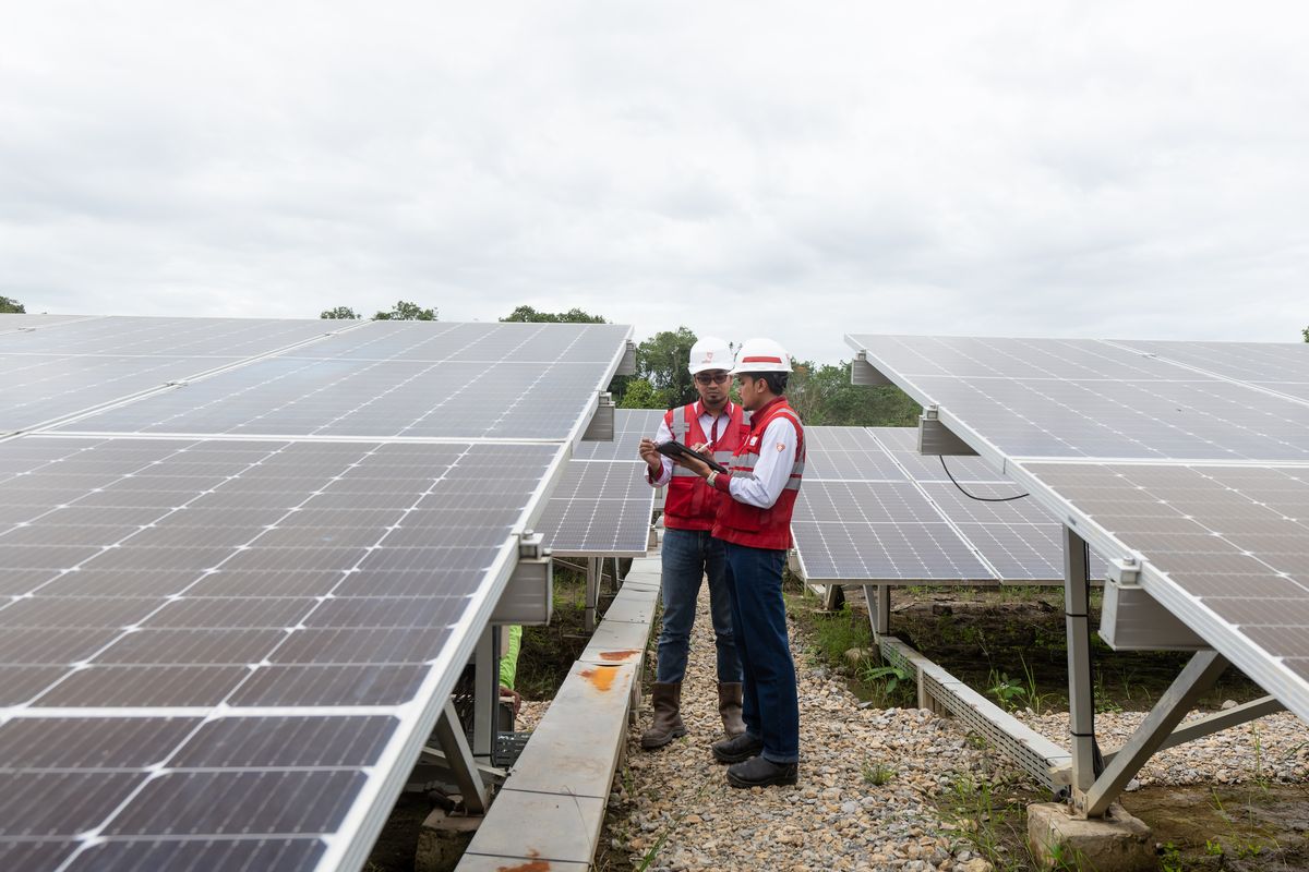 Komitmen MMSGI dan unit bisnisnya MHU terhadap solusi energi berkelanjutan dalam mengurangi emisi karbon dibuktikan dengan memanfaatkan solar panel.