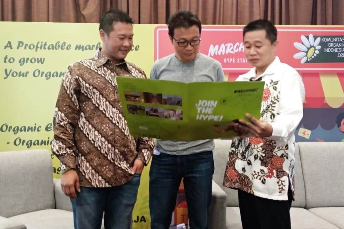 Chief Operation Officer (COO) Marchand Hype Station Andreas Audyanto, Ketua Komunitas Organik Indonesia (KOI) Christopher Emilie dan Chief Marketing Officer (CMO) Marchand Hype Station, Setia Iskandar Rusli, di Marchand Hype Station, Minggu (15/8/2019).

