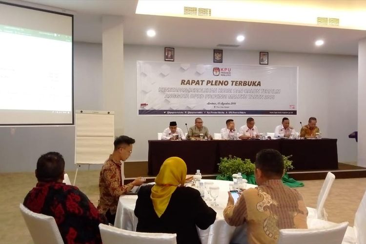 Komisi Pemilihan Umum (KPU) Maluku menggelar rapat pleno terbuka penetapan jumlah perolehan kursi partai politik dan calon terpilih Anggota DPRD Provinsi Maluku di Hotel The City Ambon, Senin malam (12/8/2019)