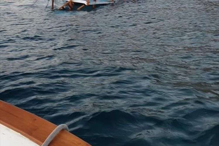 PHOTO:Kapal pengangkut wisatawan asing tenggelam di Pulau Padar Kawasan Taman Nasional Komodo (TNK), Kabupaten Manggarai Barat, NTT
