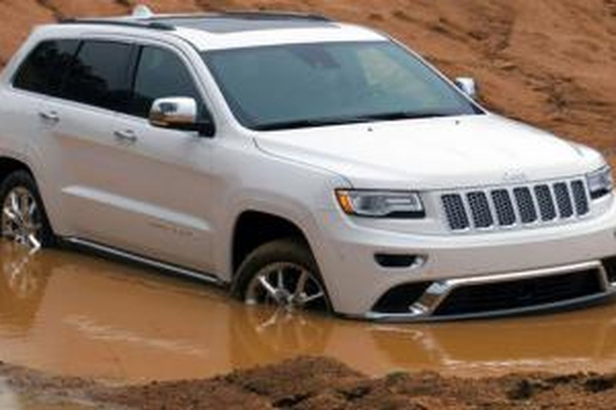 Jeep Grand Cherokee Ecodiesel 2014 terjebak lumpur