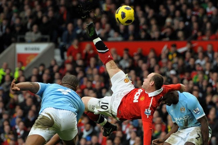 Gol sensasional Wayne Rooney tercipta saat Man United mengalahkan Man City 2-1 di Old Trafford pada Februari 2011.