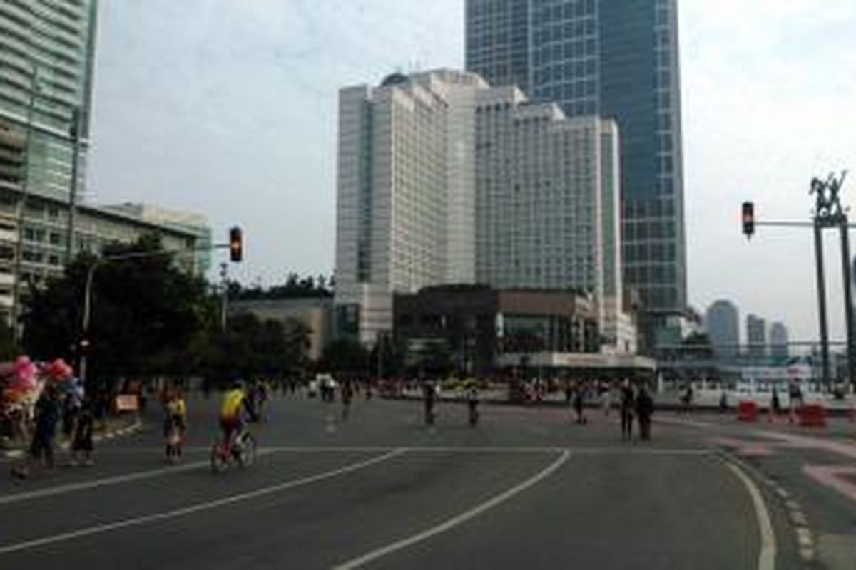 Suasana CFD di sekitar bunderan HI, minggu pertama Ramadhan, Minggu (31/6/2015), lengang.