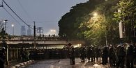 Situasi Demo 25 Agustus di DPR hingga Senin Malam: Pos Polisi Dirusak, Tol Ditutup, KRL Lumpuh