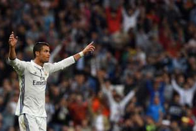Reaksi penyerang Real Madrid, Cristiano Ronaldo, seusai membobol gawang Sporting CP pada penyisihan grup Liga Champios, Rabu (14/9/2016), 