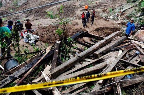 Longsor Gerus Rumah di Sumedang, Bocah 4 Tahun Tewas