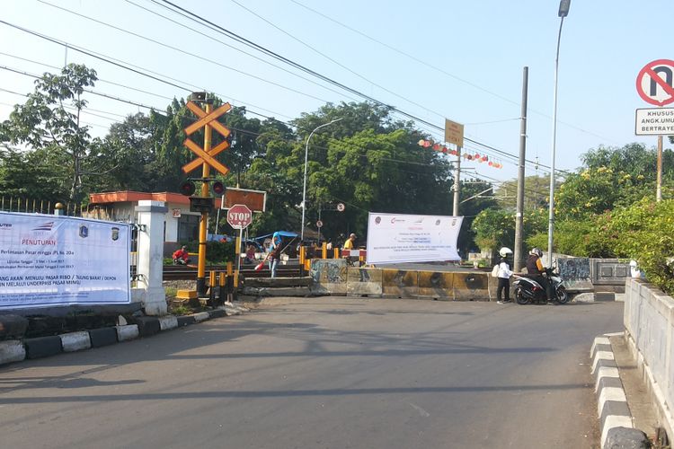 Kondisi pelintasan kereta api JPL No 20a KM 15+30.9 di Pasar Minggu, Jakarta Selatan pada Sabtu (6/5/2017). 