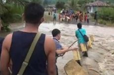 Jembatan Putus Kena Banjir, Polisi Menyeberang dengan Tali untuk Kejar Tersangka