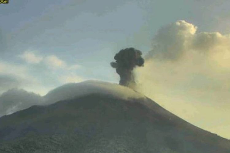 Gunung Ile Lewotolok kembali meletus pada Kamis (7/3/2024) pukul 06.35 Wita