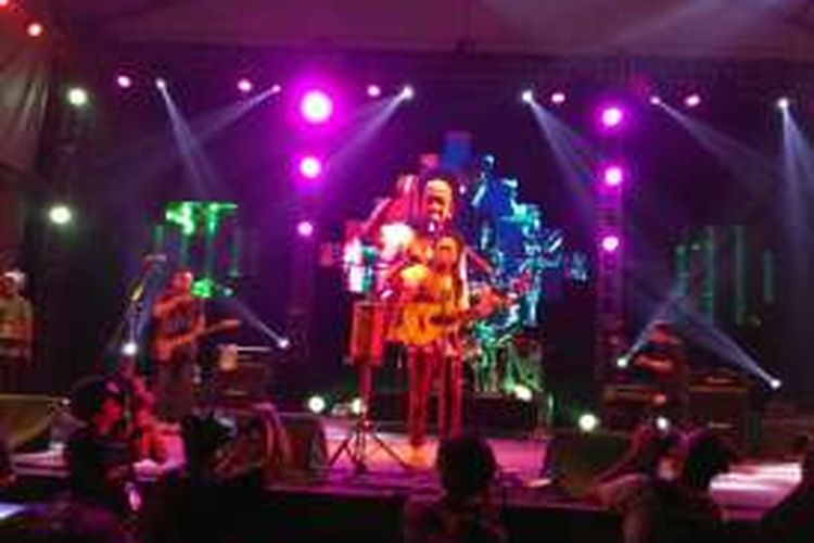 Ras Muhamad tampil dalam festival musik Synchronize Fest 2016, yang digelar di Gambir Expo, JIExpo Kemayoran, Jakarta Pusat, pada Jumat (28/10/2016) malam.