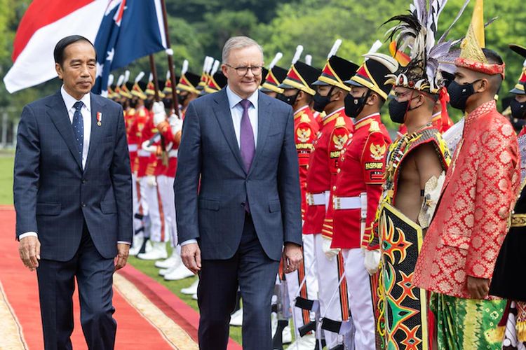 Perdana Menteri Australia Anthony Albanese yakin hubungan Australia-Indonesia tidak akan terganggu oleh AUKUS. Baru-baru ini PM Australia itu mengaku kecewa dengan Indonesia setelah mengurangi hukuman penjara pelaku bom bali Umar Patek.