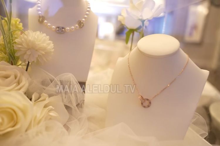 Seserahan yang diberikan Al Ghazali untuk Alyssa Daguise dalam proses akad nikah di St. Regis, Jakarta Pusat, Senin (16/6/2025).