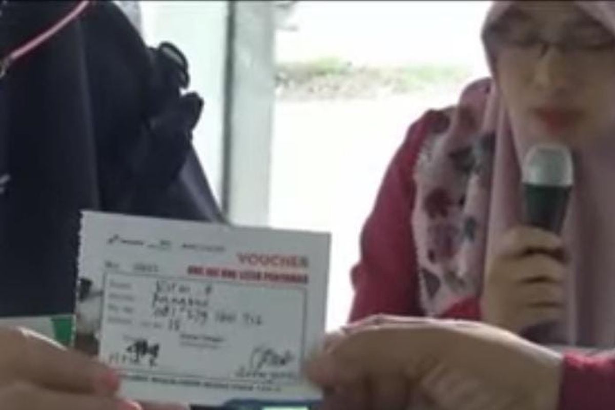 One juz one liter, sejumlah SPBU di Kabupaten Ngawi memberikan pertamax gratis bagi pengendara yang berhasil membaca Al Quran 1 juz.