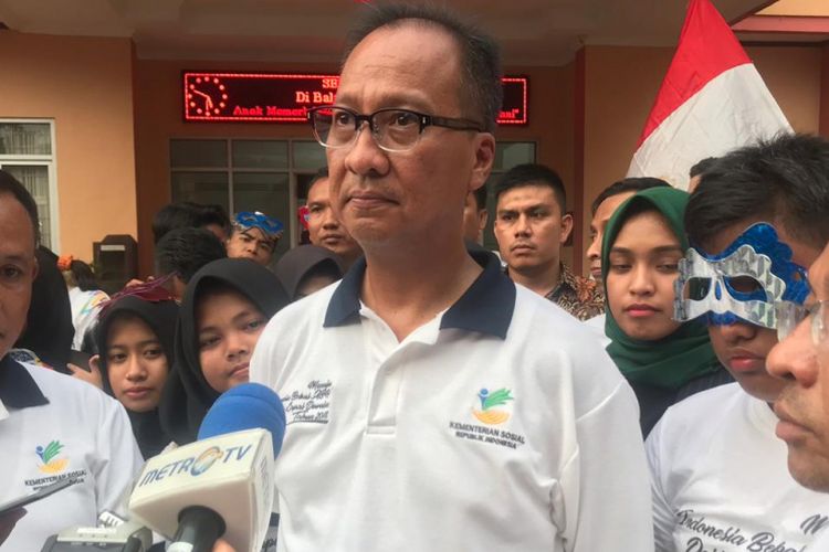 Menteri Sosial RI Agus Gumiwang Kartasasmita meresmikan perubahan delapan panti sosial untuk anak menjadi BRSAMP yang tersebar di berbagai daerah di BRSAMPK Handayani, Jakarta, Senin (17/12/18). 