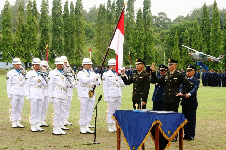 Perwakilan lulusan Sekbang/PSDP perwira TNI AD saat diambil sumpahnya, (14/11/2018).