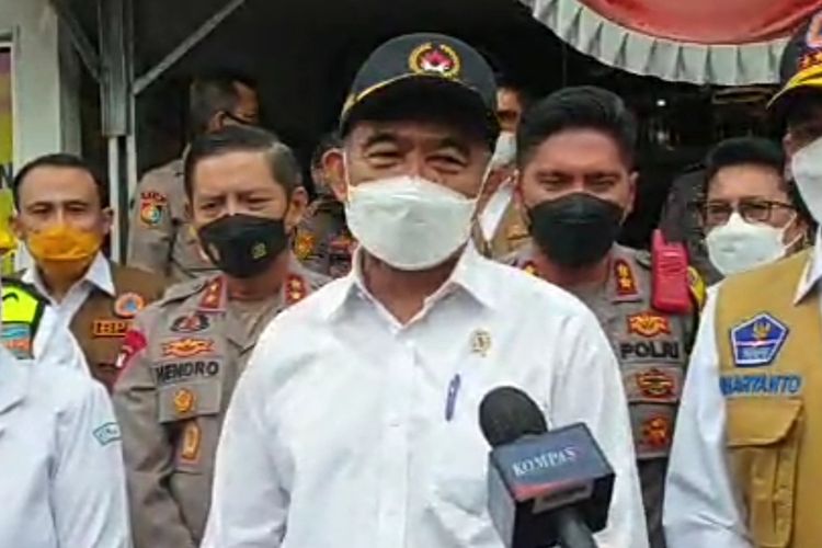 Menko PMK Muhadjir Effendy saat berkunjung ke Pelabuhan Bakauheni, Kamis (28/4/2022).