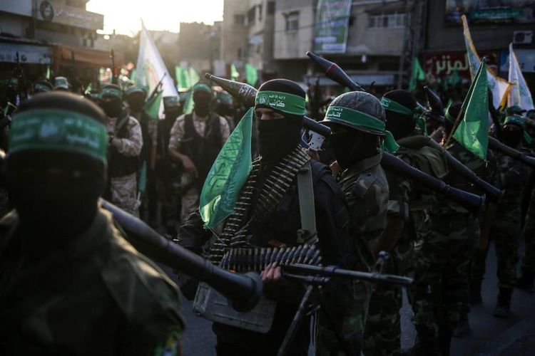 Anggota Brigade Izz Ad-Din Al-Qassam, sayap bersenjata Hamas, saat berada di Gaza, 2017 lalu.